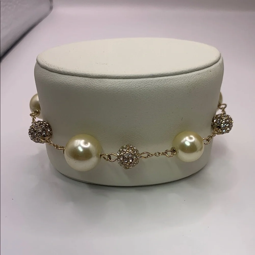 Versona Cream and Gold Vintage-Inspired Faux Pearl and Crystal Bracelet